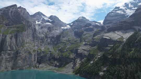 航拍高山湖泊