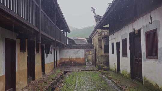 江西赣州龙南乌石围中式建筑雨天禅意空镜头