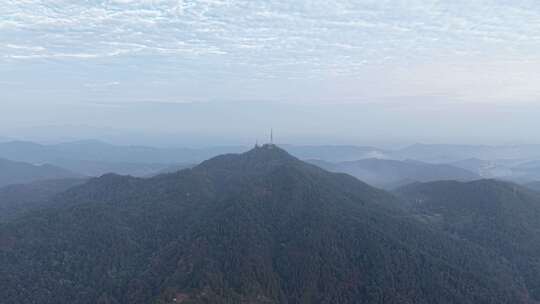 连绵起伏山川清晨航拍