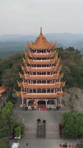 竖版航拍四川遂宁灵泉寺风景区