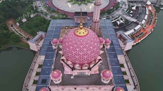 马来西亚布城粉色水上清真寺建筑景观航拍