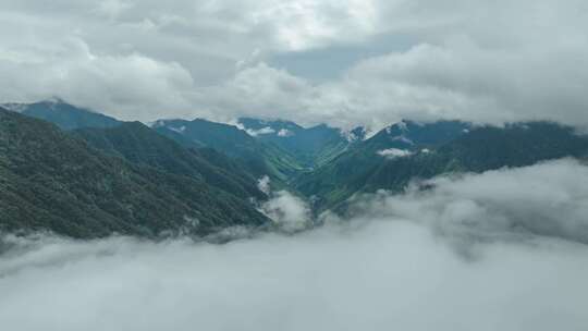 云海山峰震撼大气风景视频