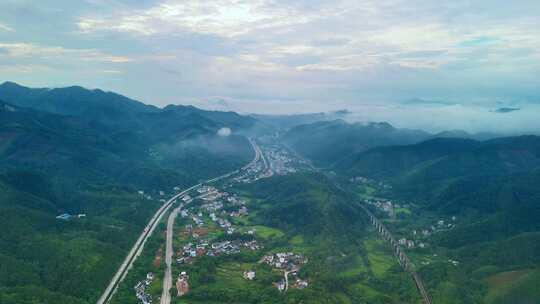 航拍山涧大山公路高速路运输