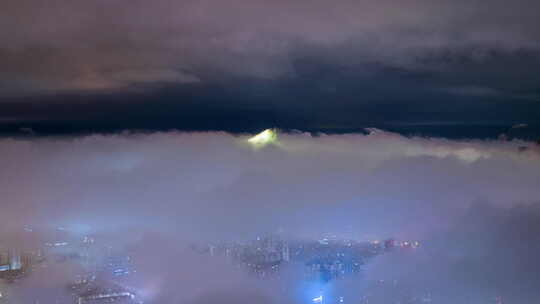 沈阳73年以来最强降雨过后的平流雾夜空