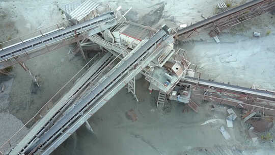 Rusty Rails上废弃的采矿部门建设