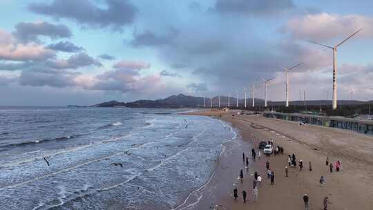 航拍威海布鲁威斯号海边下雪海鸥晚霞延时云