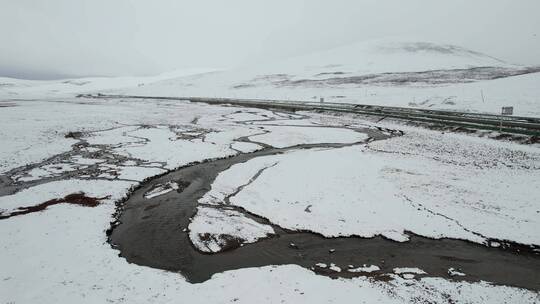 青海玉树共玉高速雪原公路自然风光