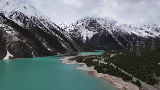 西藏八宿G318然乌湖雪山自然风光航拍