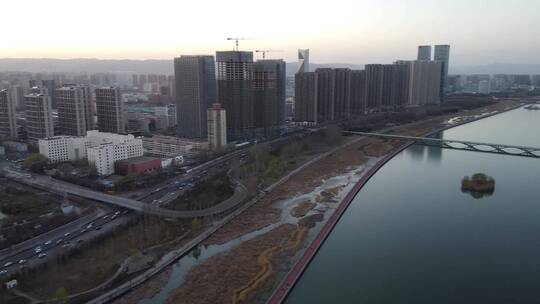 航拍太原城市建筑汾河流立交桥傍晚车流美景