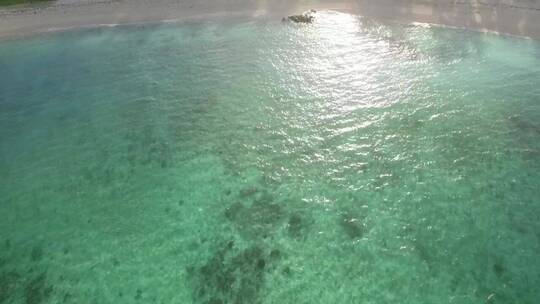 毛里求斯岛外清澈的翡翠水域视频素材模板下载