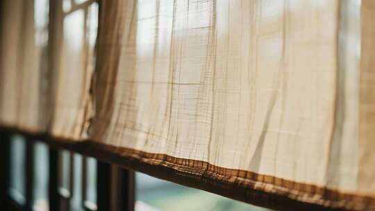 室内窗户处的薄纱窗帘