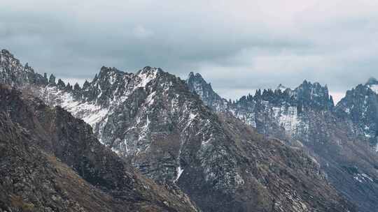 4k航拍青海久治年保玉则山峰