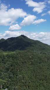 竖版航拍巍峨高山山川蓝天白云怀化