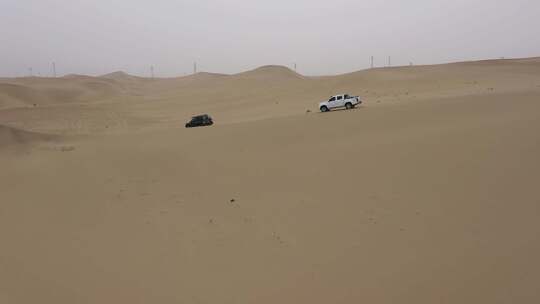 2K航拍新疆塔克拉玛干沙漠行车2视频素材模板下载