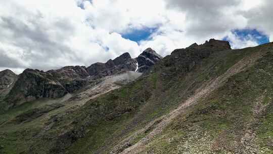 航拍四川阿坝小金大哇梁子主峰群山风光