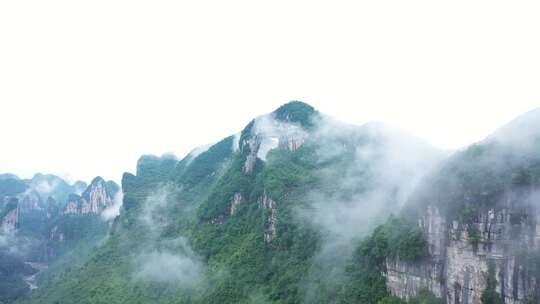 航拍祖国大好河山-云雾缭绕中的奇山异水