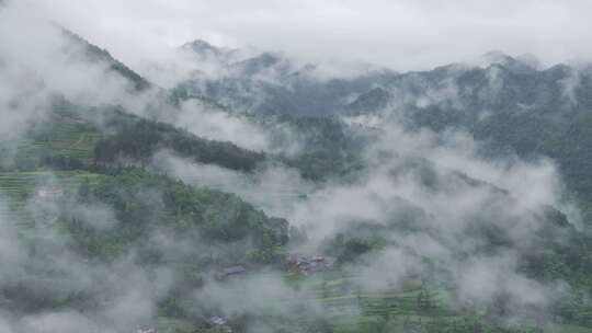 航拍雨后山村云雾 4k 超清素材