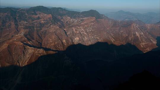 西南贫困山区云南大山阴影变化延时视频