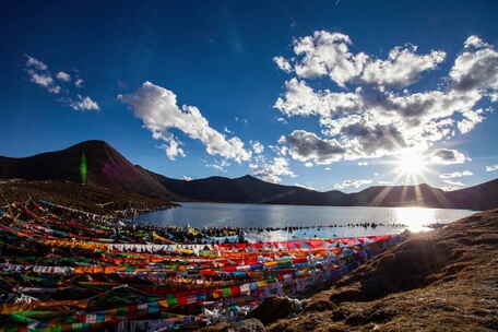 西藏财神湖思金拉措延时