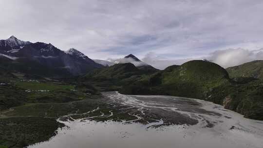 来古冰川风景区清晨航拍