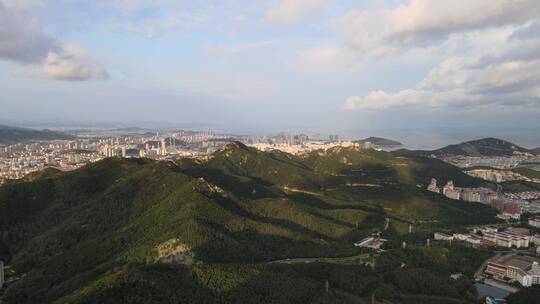 航拍夏季的威海市古陌岭4K