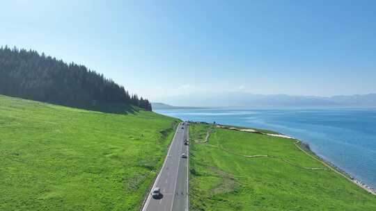 赛里木湖 新疆 伊犁夏天 草原湖泊