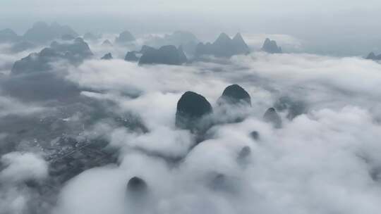 航拍桂林山水风光云雾缭绕