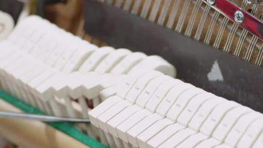 钢琴制作流程和成品摆设