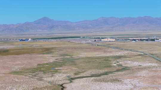 西北荒漠盐碱地大地纹理航拍青海茶卡盐湖