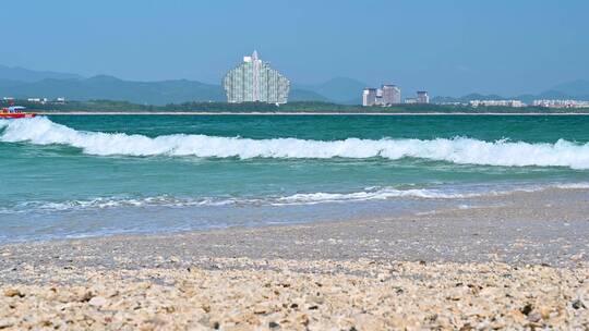 海南三亚蜈支洲岛码头航拍浪花拍打礁石风景