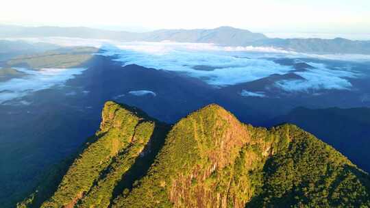 海南五指山热带雨林国家森林公园山脉日出