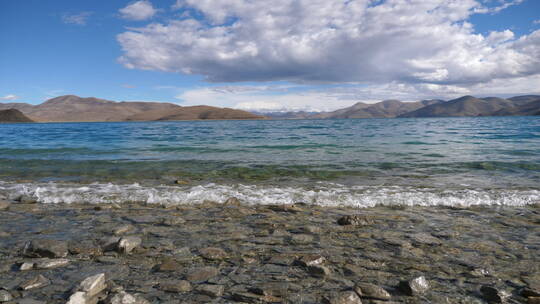西藏羊卓雍错美丽湖水