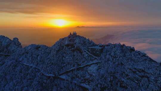 河南老君山清晨雪后云海日出航拍