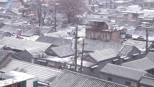 下雪中的北京胡同老城区