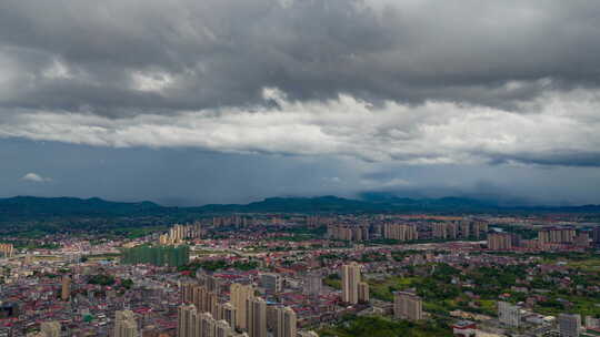 乌云压境暴风雨台风雷雨天气城市上空