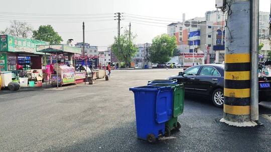 疫情小区门店步行街路上行人街头景象