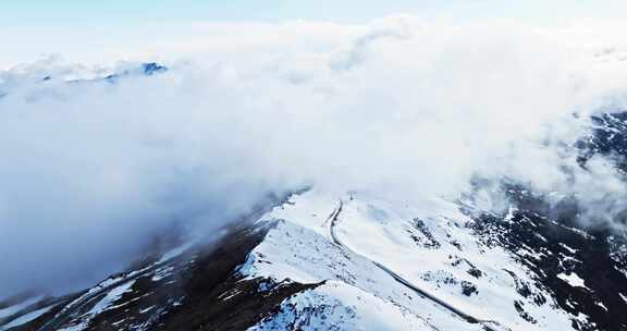 航拍夹金山雪山云雾缭绕自然风景