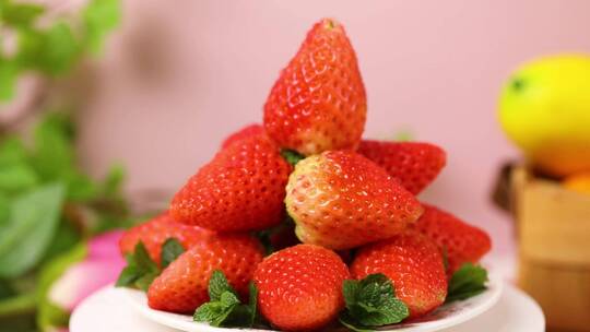 草莓 丹东新鲜草莓