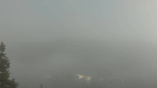 云雾散去时的村落实景视频视频素材模板下载