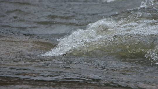 石头上的河水急流水花视频素材模板下载