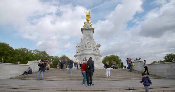 维多利亚纪念馆的游客