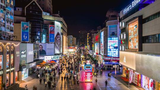 山东青岛台东步行街人流夜景延时摄影