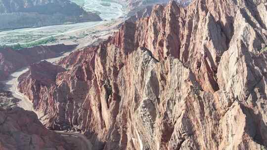 天山神秘大峡谷丹霞地貌航拍