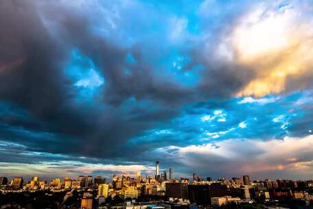 北京城市暴雨后彩虹延时