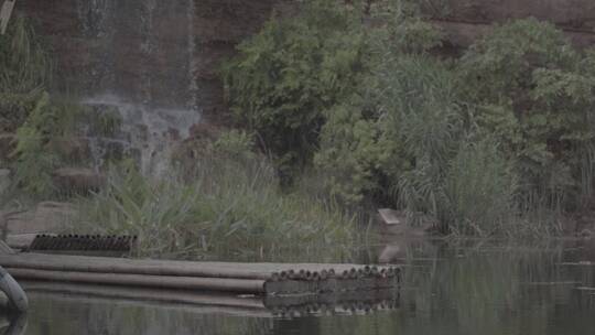 河流湖面竹筏竹排流水慢镜头