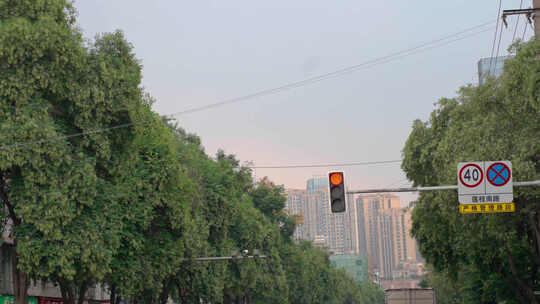 十字路口中央红绿灯视频素材模板下载