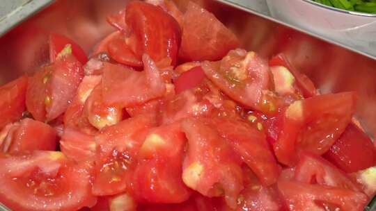 做饭处理西红柿