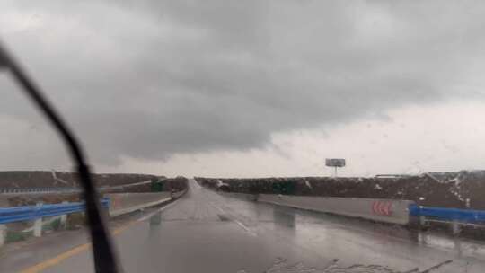 雨天行车 雨天高速素材