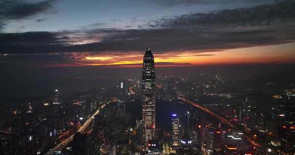晚霞下的深圳平安金融中心