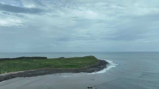 海上小岛航拍大海岛屿海岸线风景自然风光